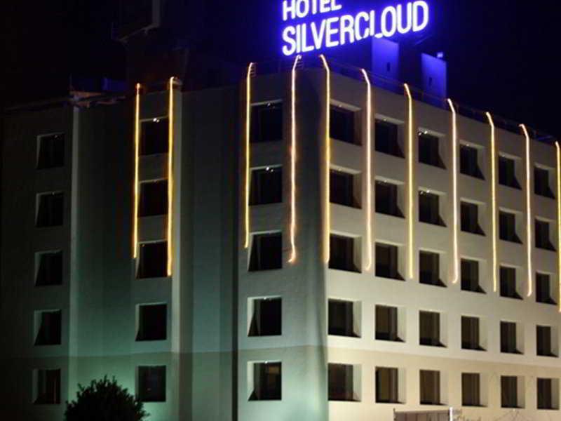 Silvercloud Hotel And Banquets Ahmedabad Exterior foto