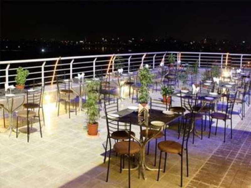 Silvercloud Hotel And Banquets Ahmedabad Exterior foto