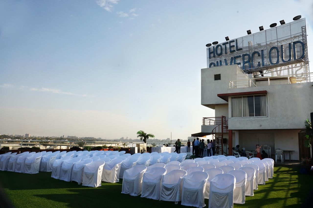 Silvercloud Hotel And Banquets Ahmedabad Exterior foto