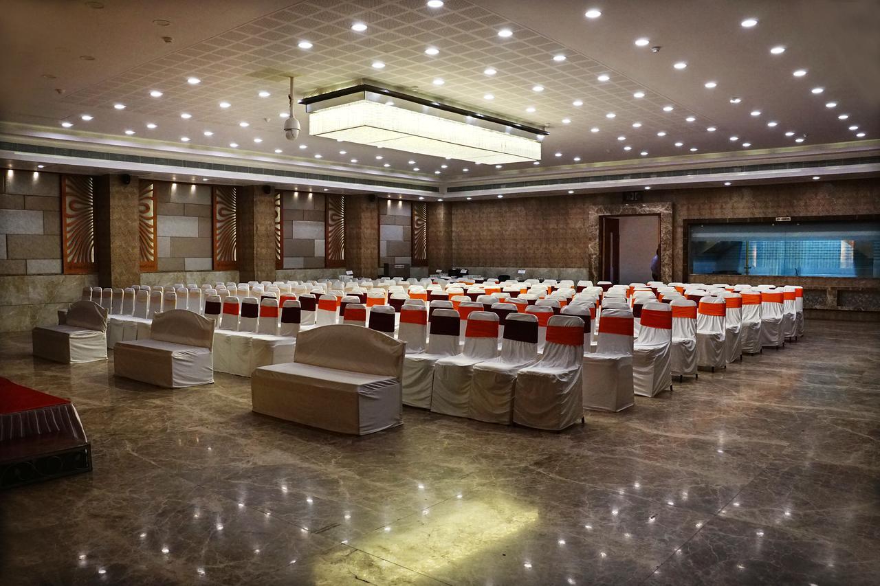 Silvercloud Hotel And Banquets Ahmedabad Exterior foto