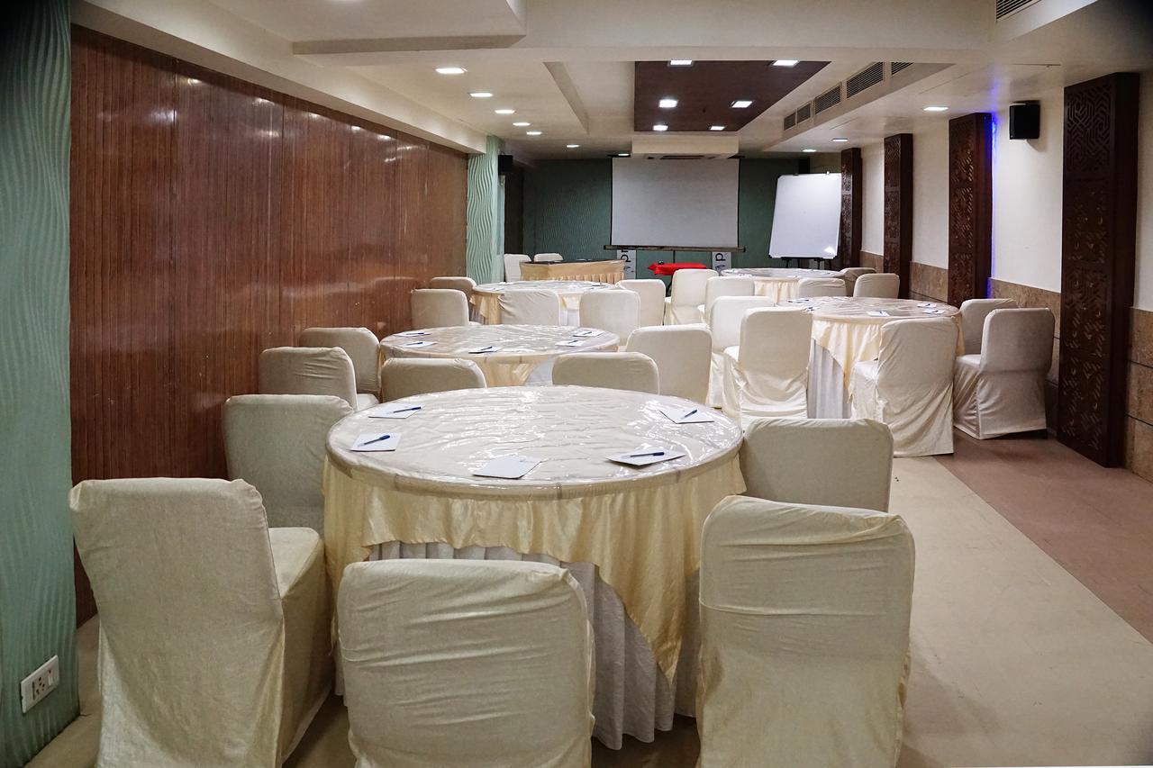 Silvercloud Hotel And Banquets Ahmedabad Exterior foto