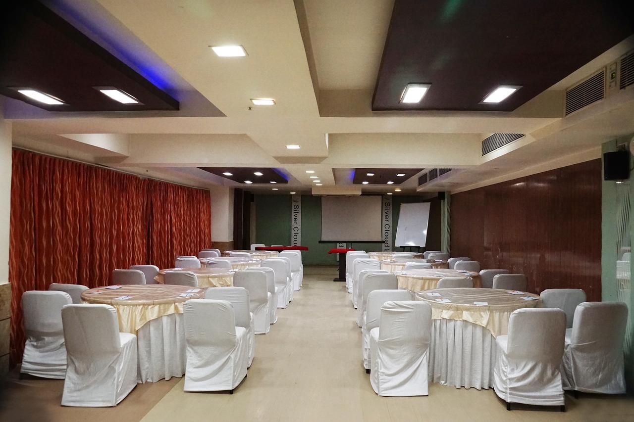 Silvercloud Hotel And Banquets Ahmedabad Exterior foto