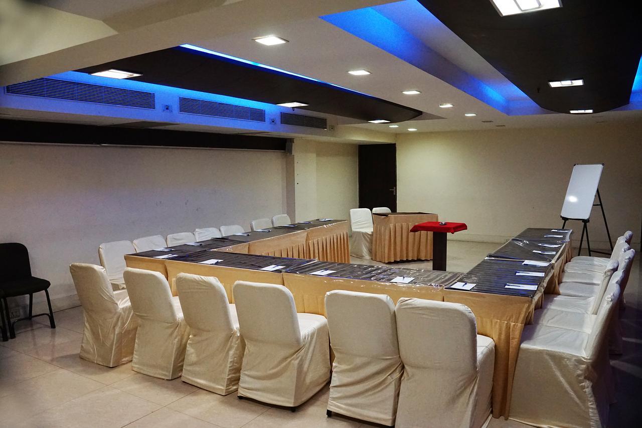 Silvercloud Hotel And Banquets Ahmedabad Exterior foto