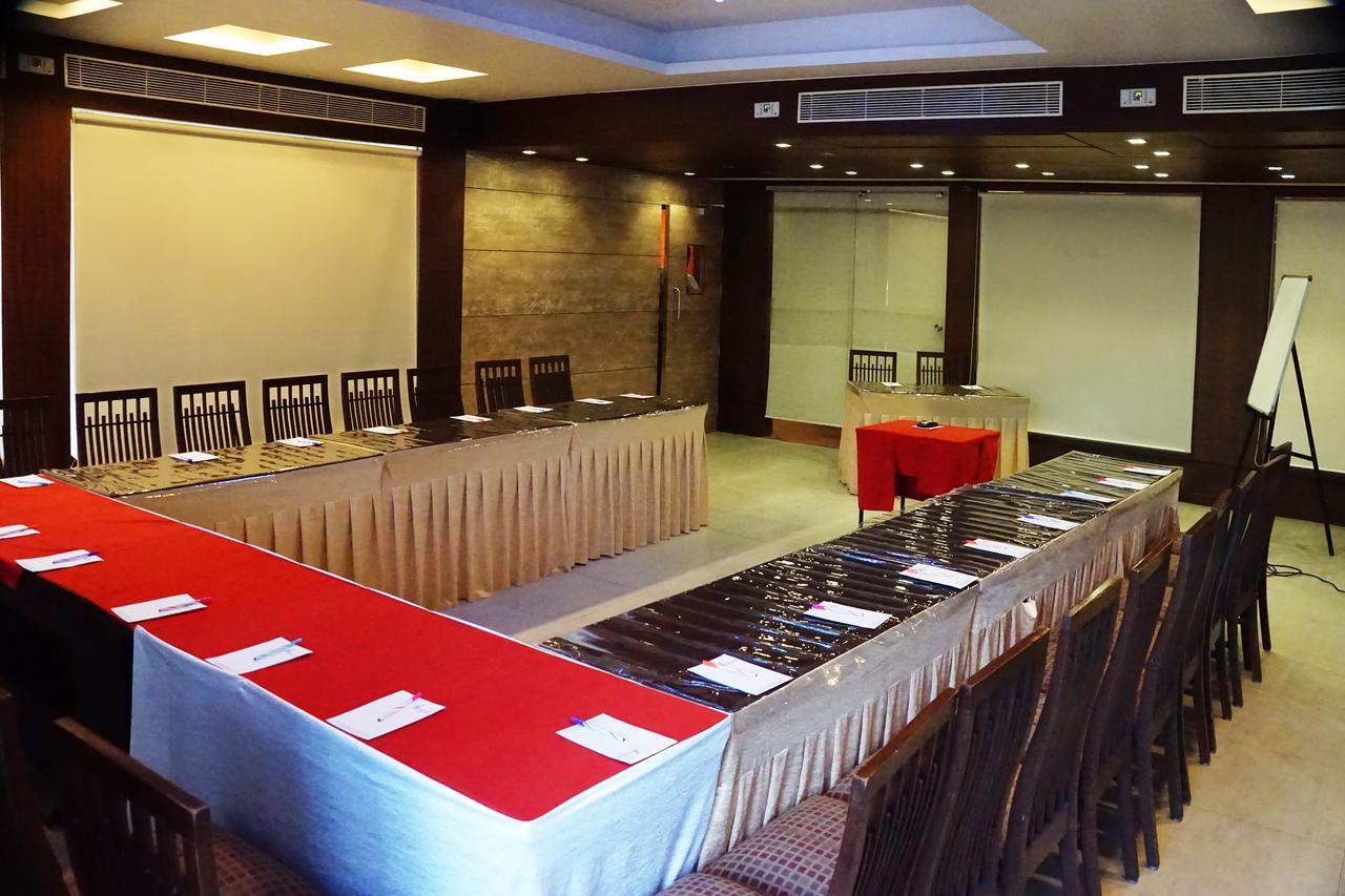 Silvercloud Hotel And Banquets Ahmedabad Exterior foto