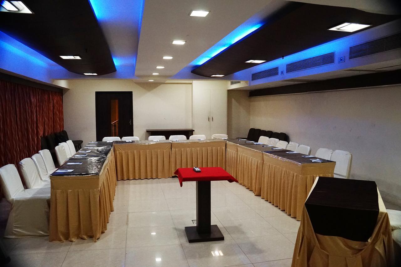 Silvercloud Hotel And Banquets Ahmedabad Exterior foto