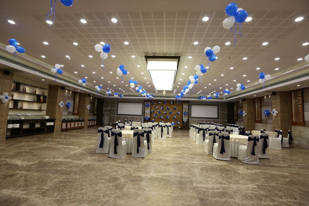 Silvercloud Hotel And Banquets Ahmedabad Exterior foto