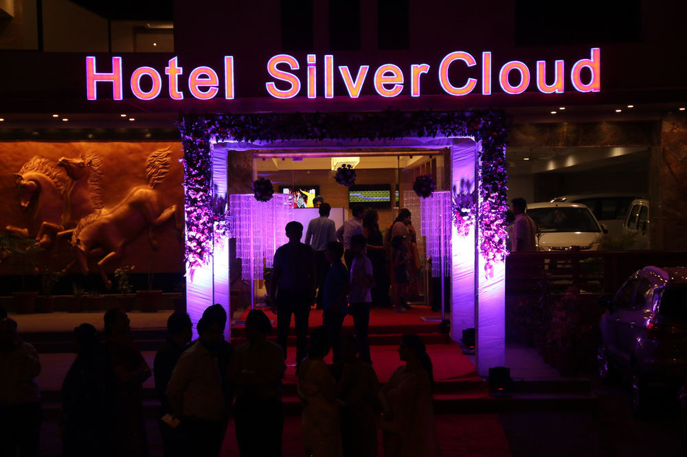 Silvercloud Hotel And Banquets Ahmedabad Exterior foto