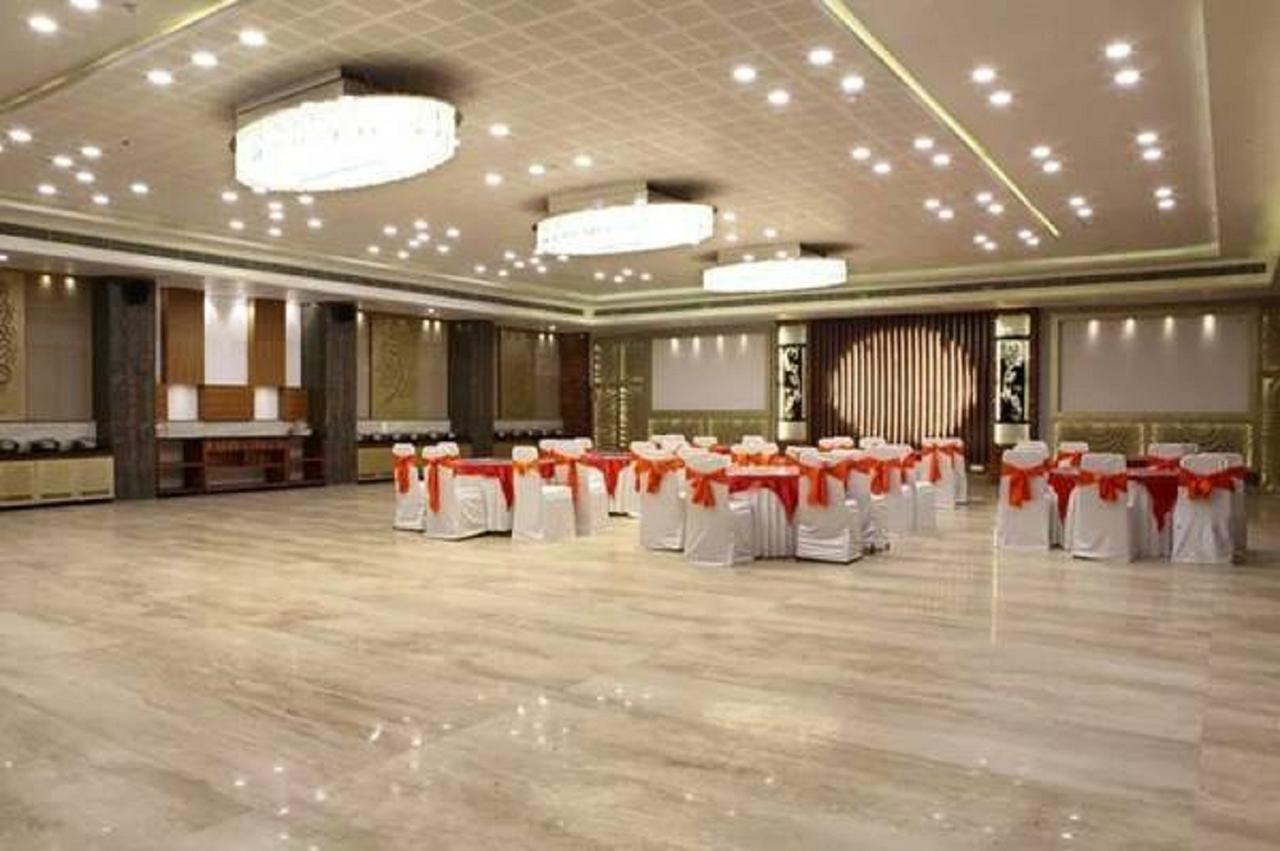 Silvercloud Hotel And Banquets Ahmedabad Exterior foto