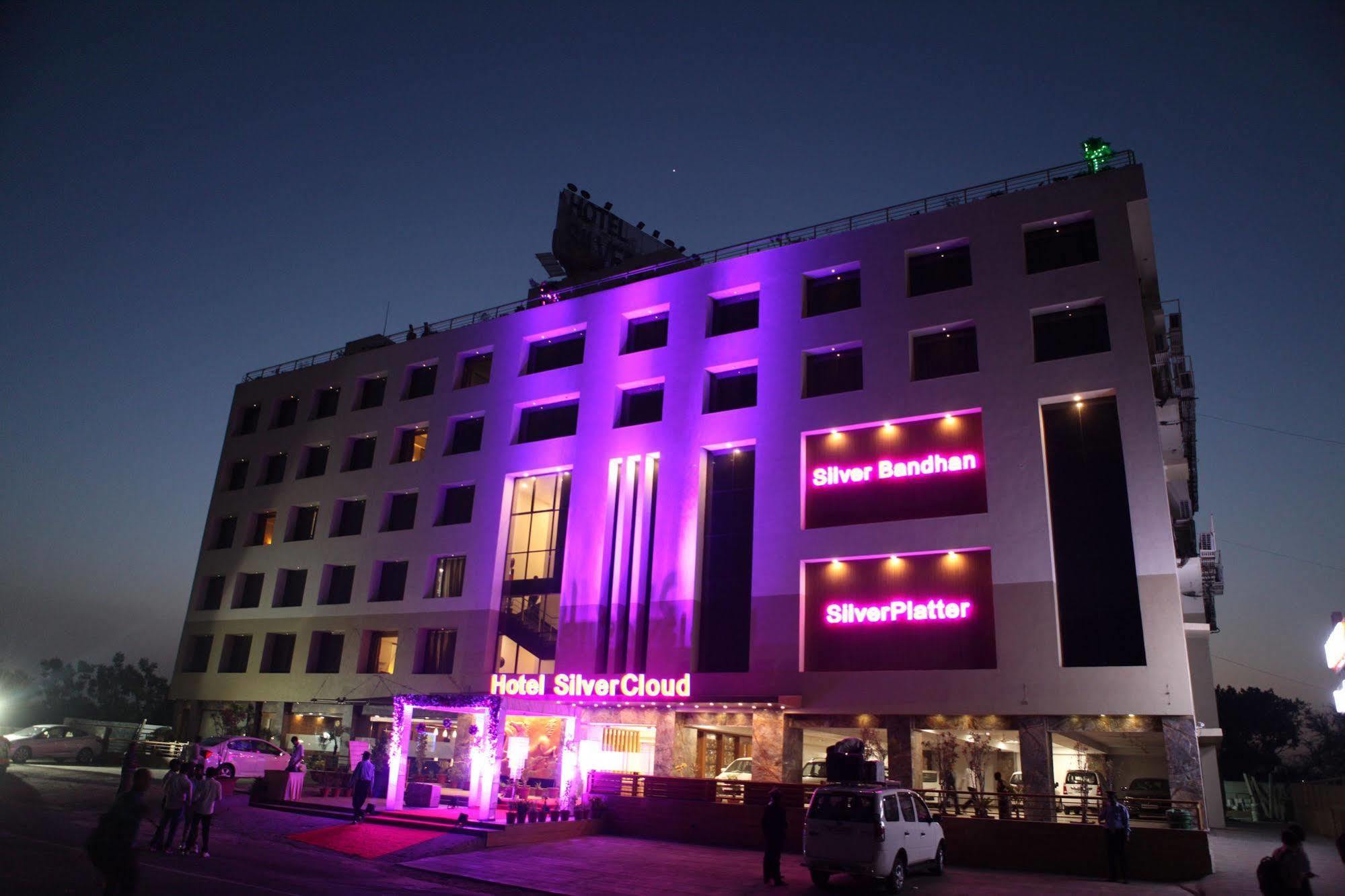 Silvercloud Hotel And Banquets Ahmedabad Exterior foto