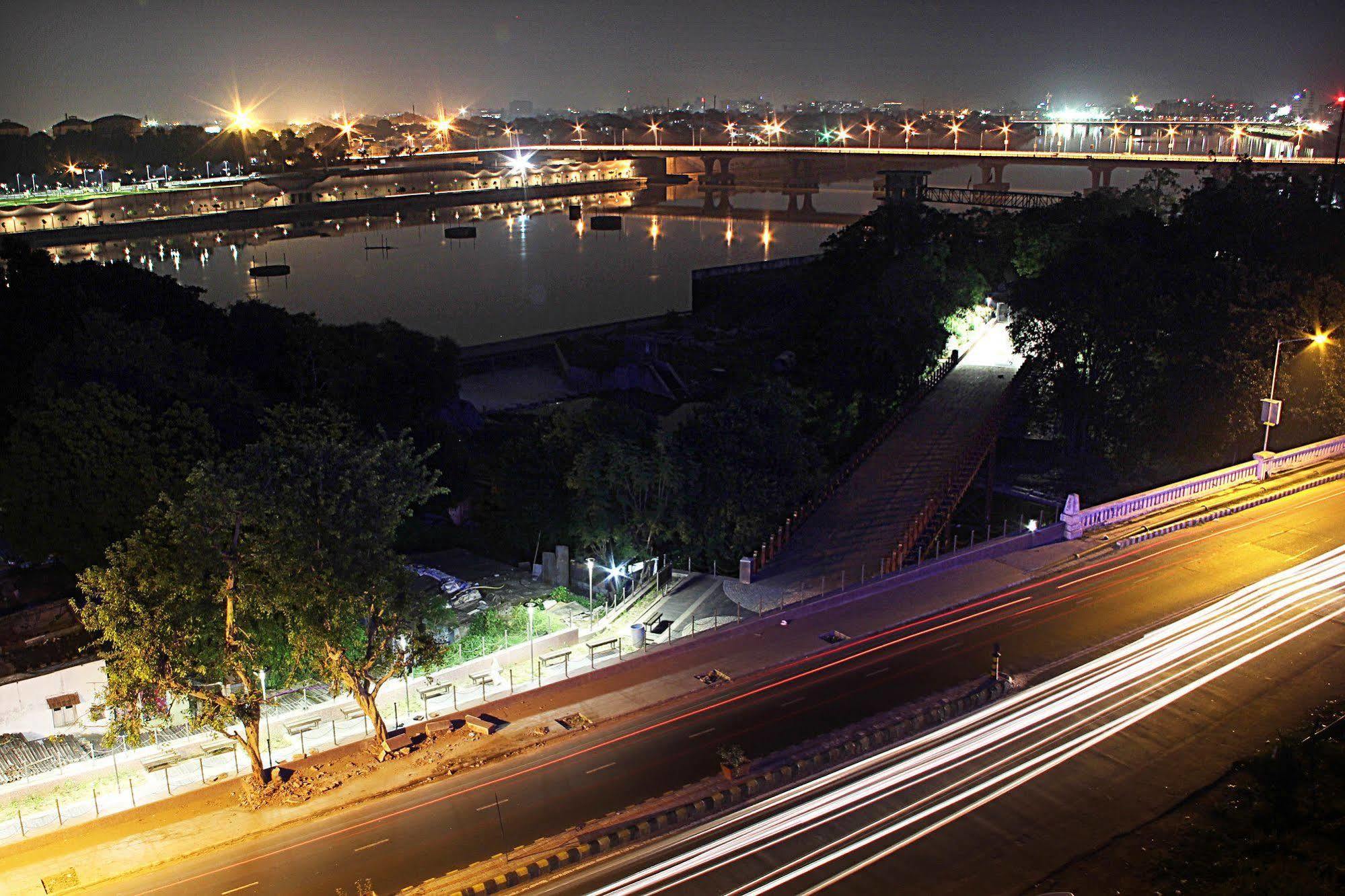 Silvercloud Hotel And Banquets Ahmedabad Exterior foto