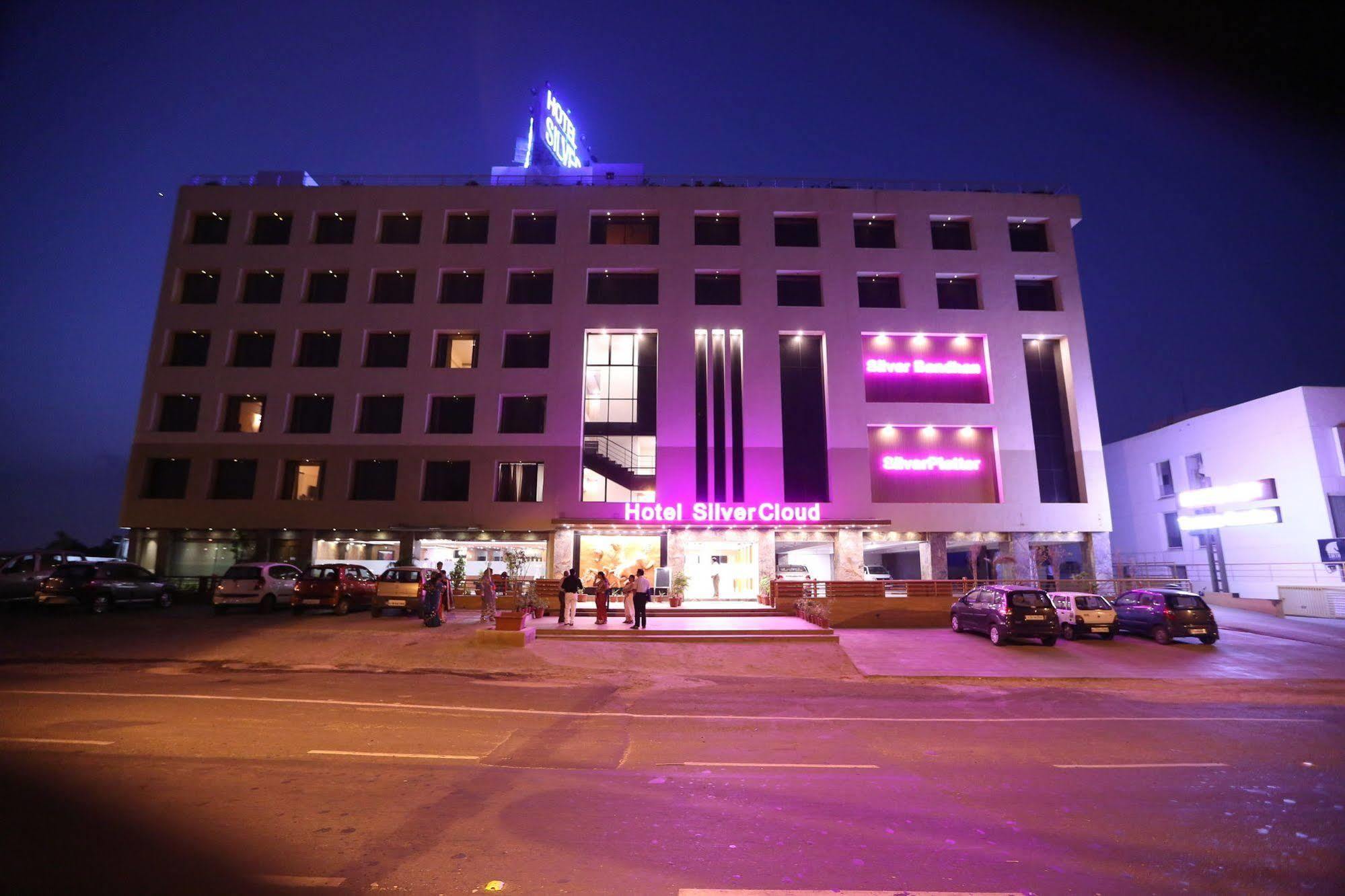 Silvercloud Hotel And Banquets Ahmedabad Exterior foto